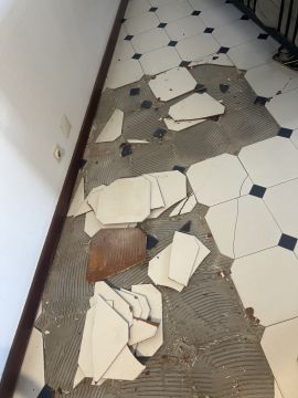 Pose de sols en pierre ou en carrelage - N. T.