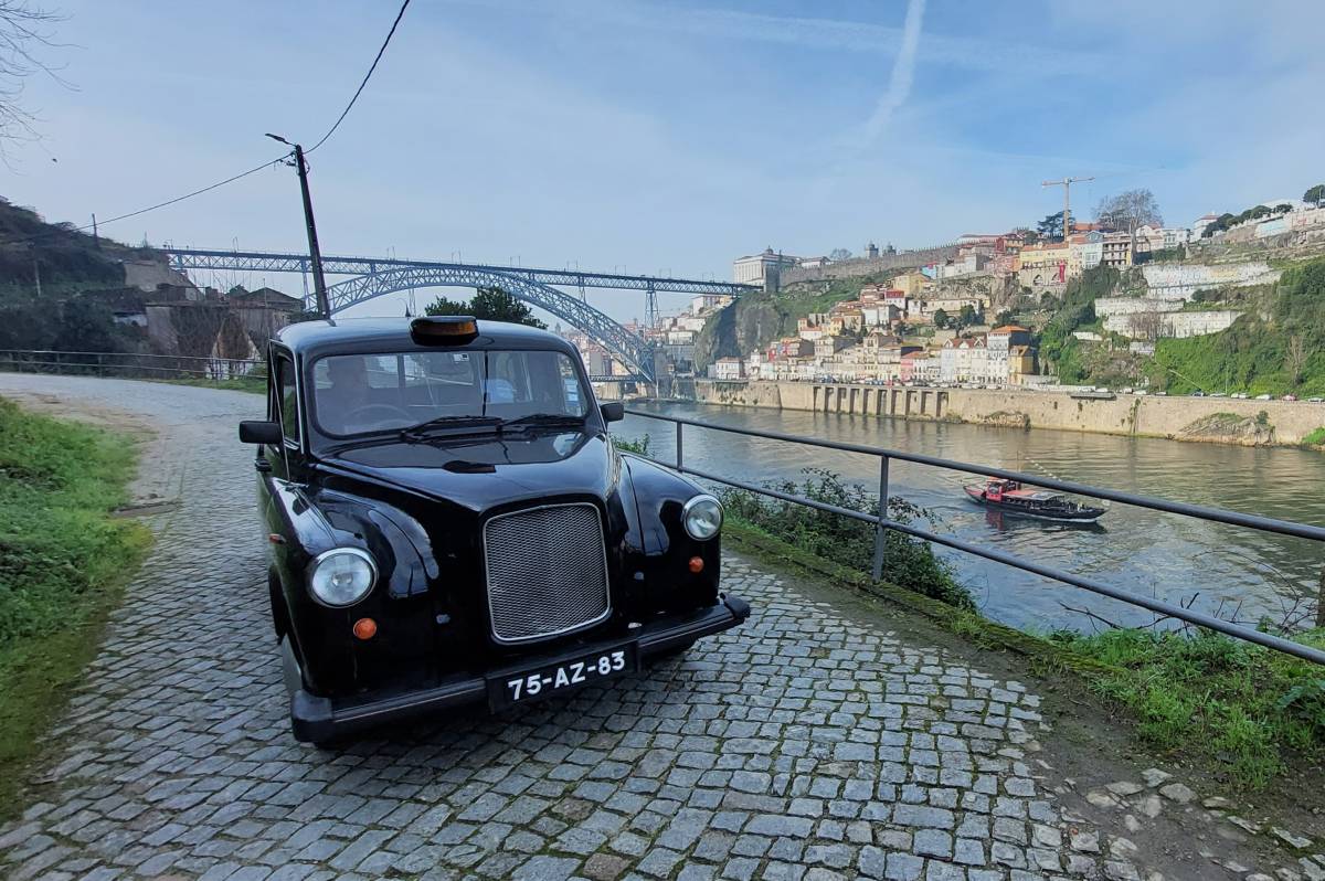 Black Cab Porto - Vila Nova de Gaia - Transportes e Guias Turísticos