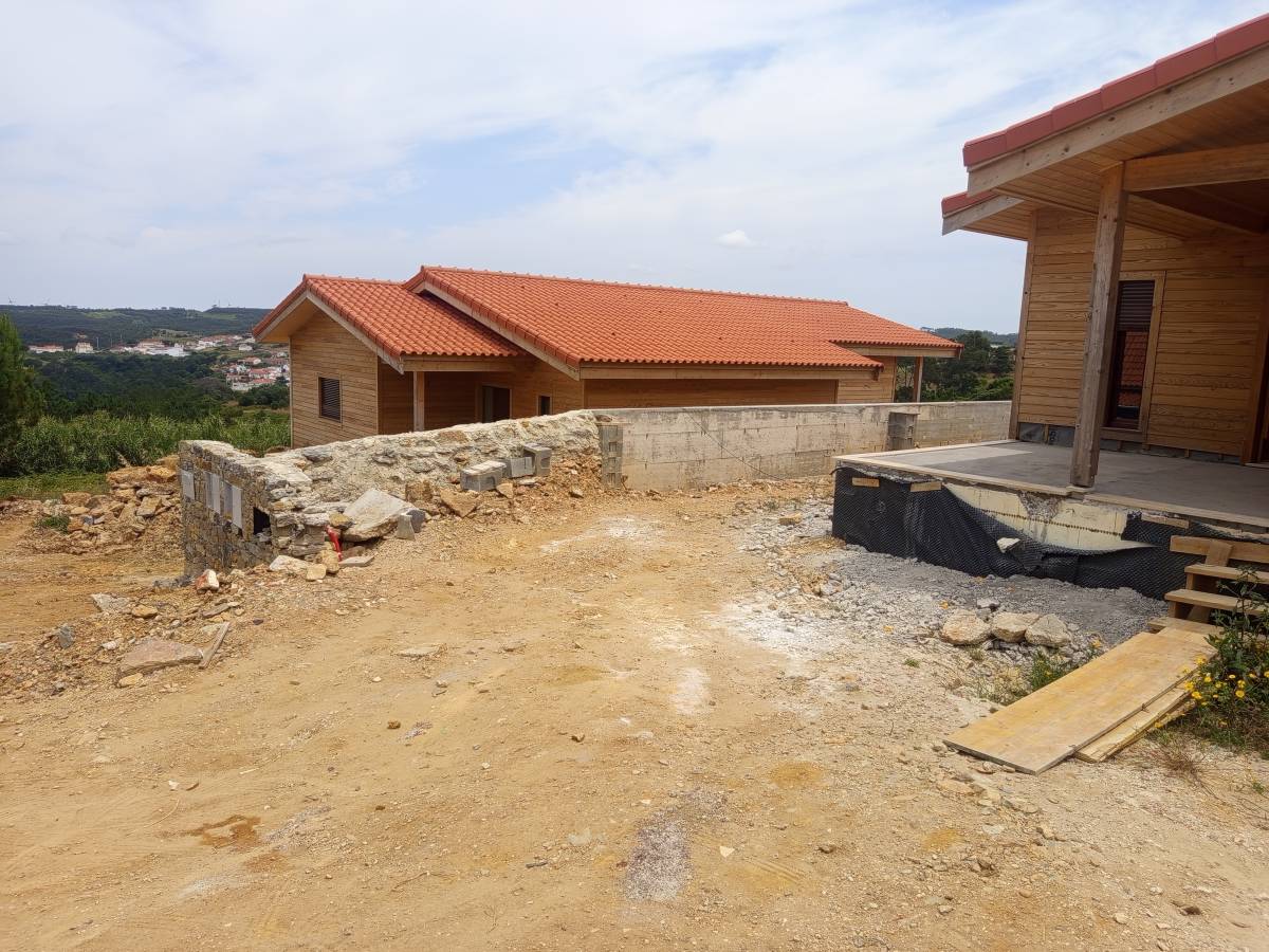 Martins Idenesio - Caldas da Rainha - Demolição de Construções