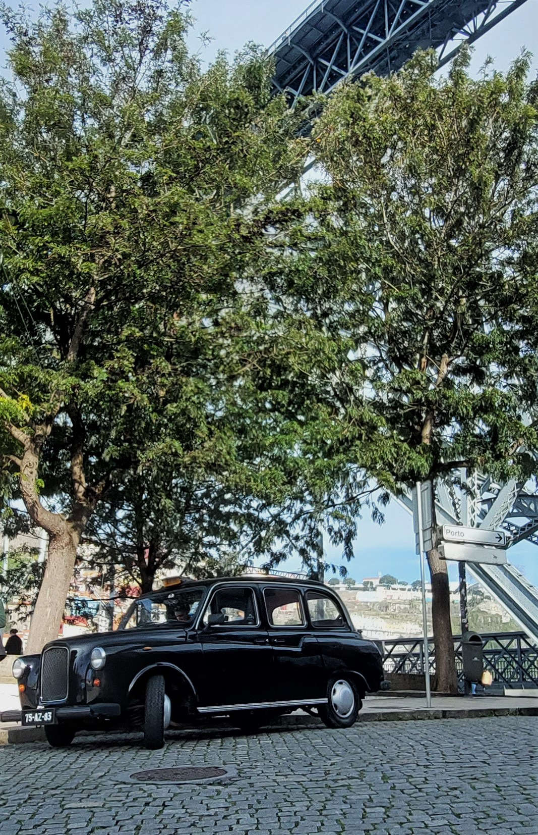 Black Cab Porto - Vila Nova de Gaia - Aluguer de Viaturas