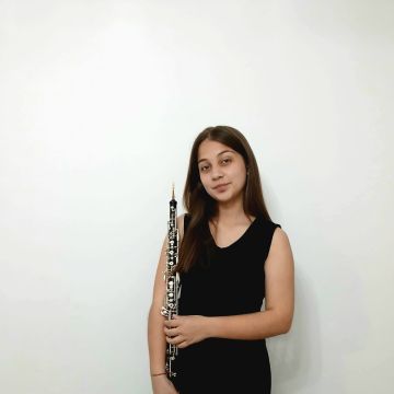 Lara Magalhães - Paredes - Aulas de Música