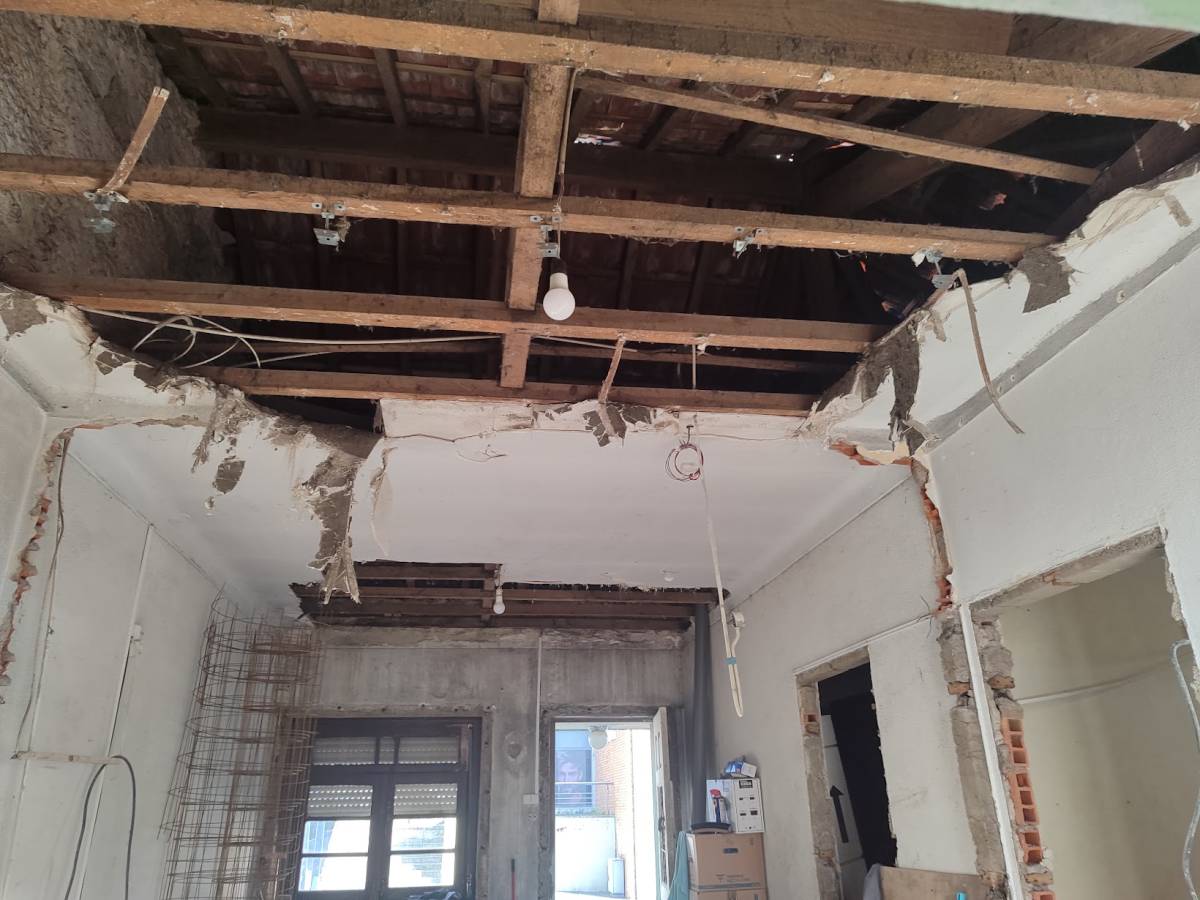 FJ Pereira remodelações - Valongo - Stein- oder Fliesenboden verlegen