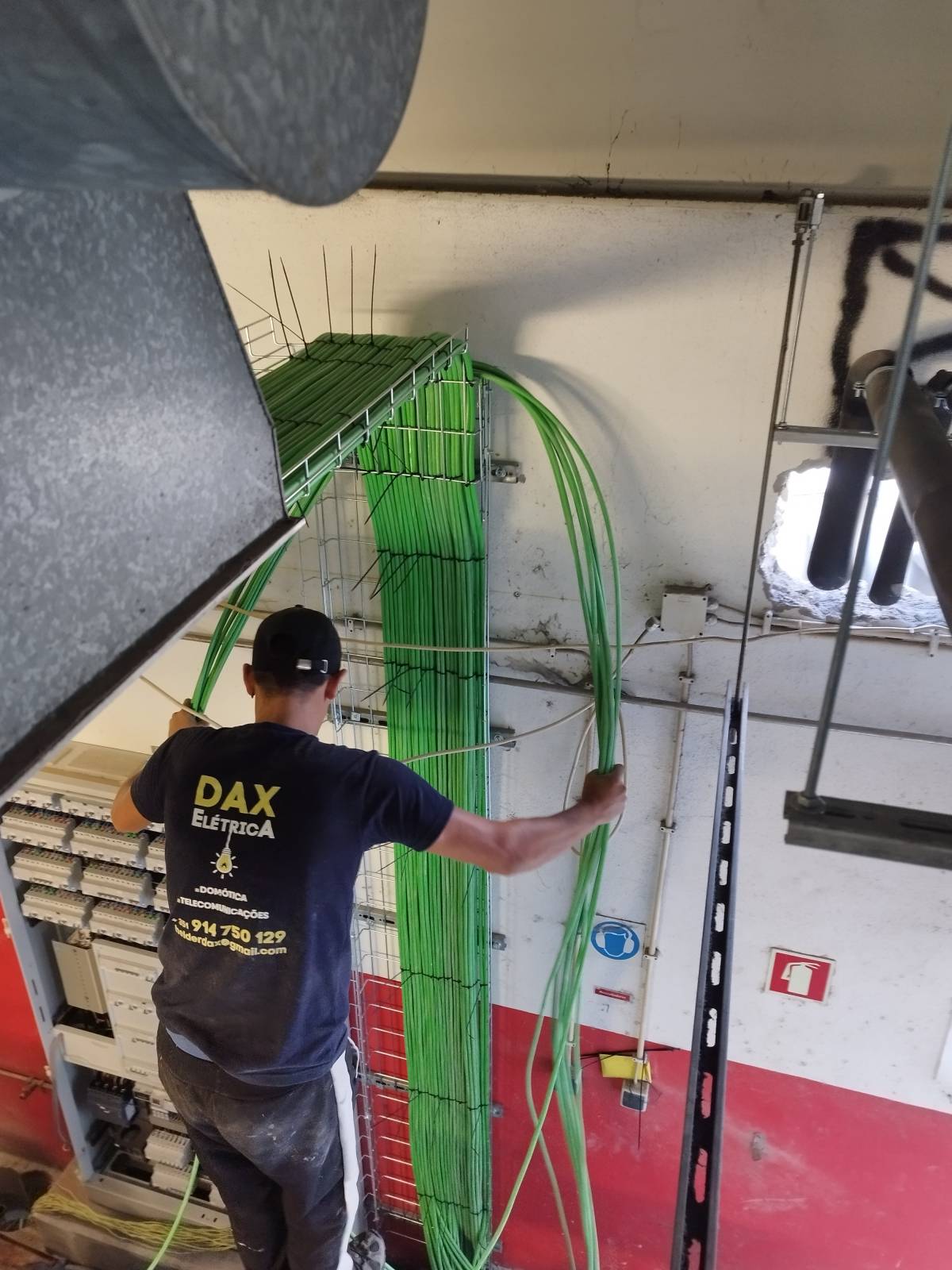 Helder - Maia - Circuit Breaker Panel or Fuse Box Installation