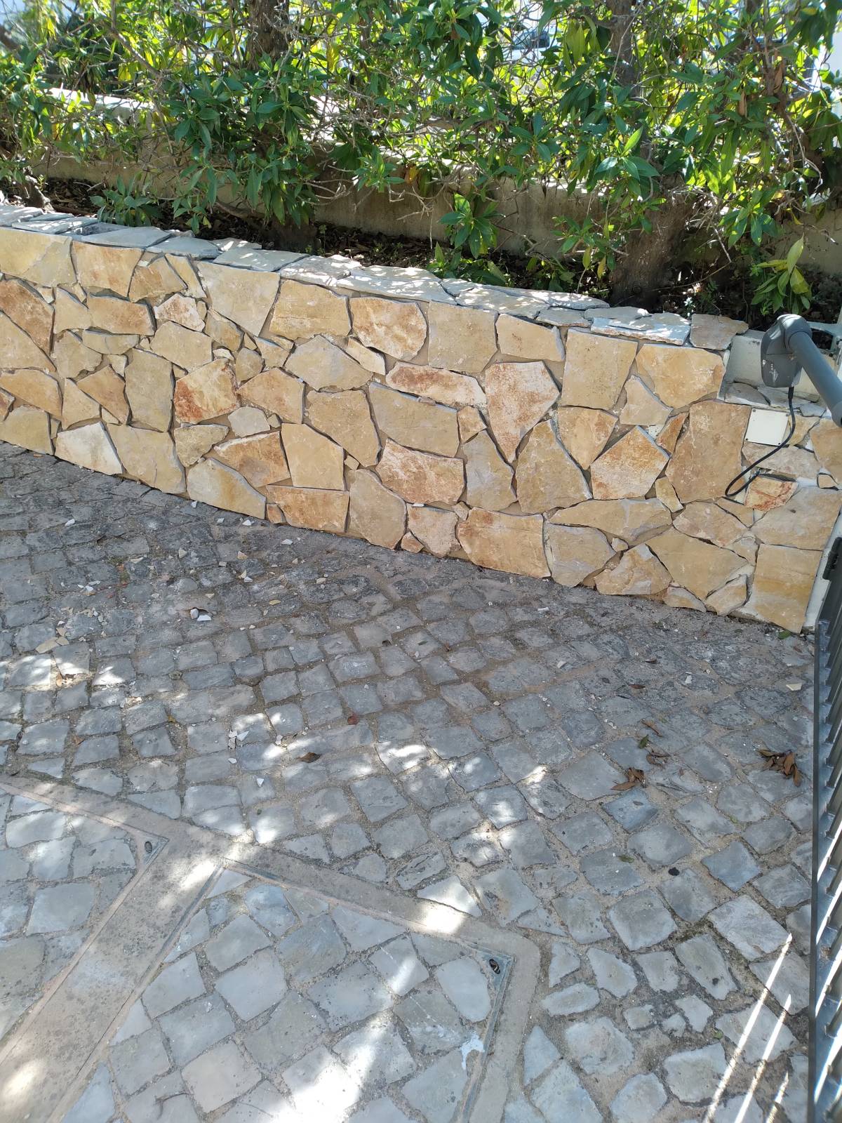 Tonyn - Lagoa - Instalação de Pavimento em Pedra ou Ladrilho