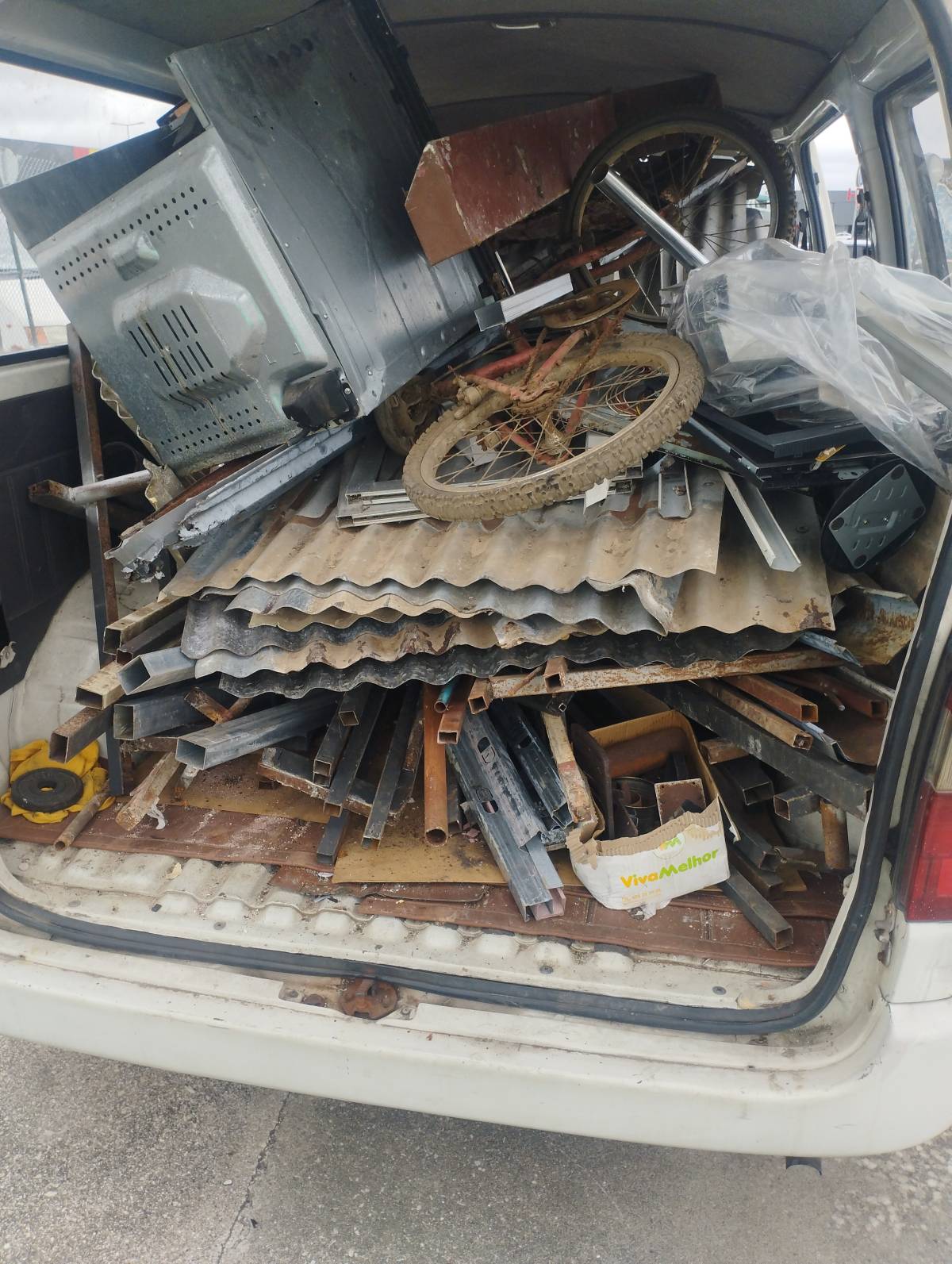 Limpeza de terrenos e garagens - Estarreja - Limpeza a Fundo