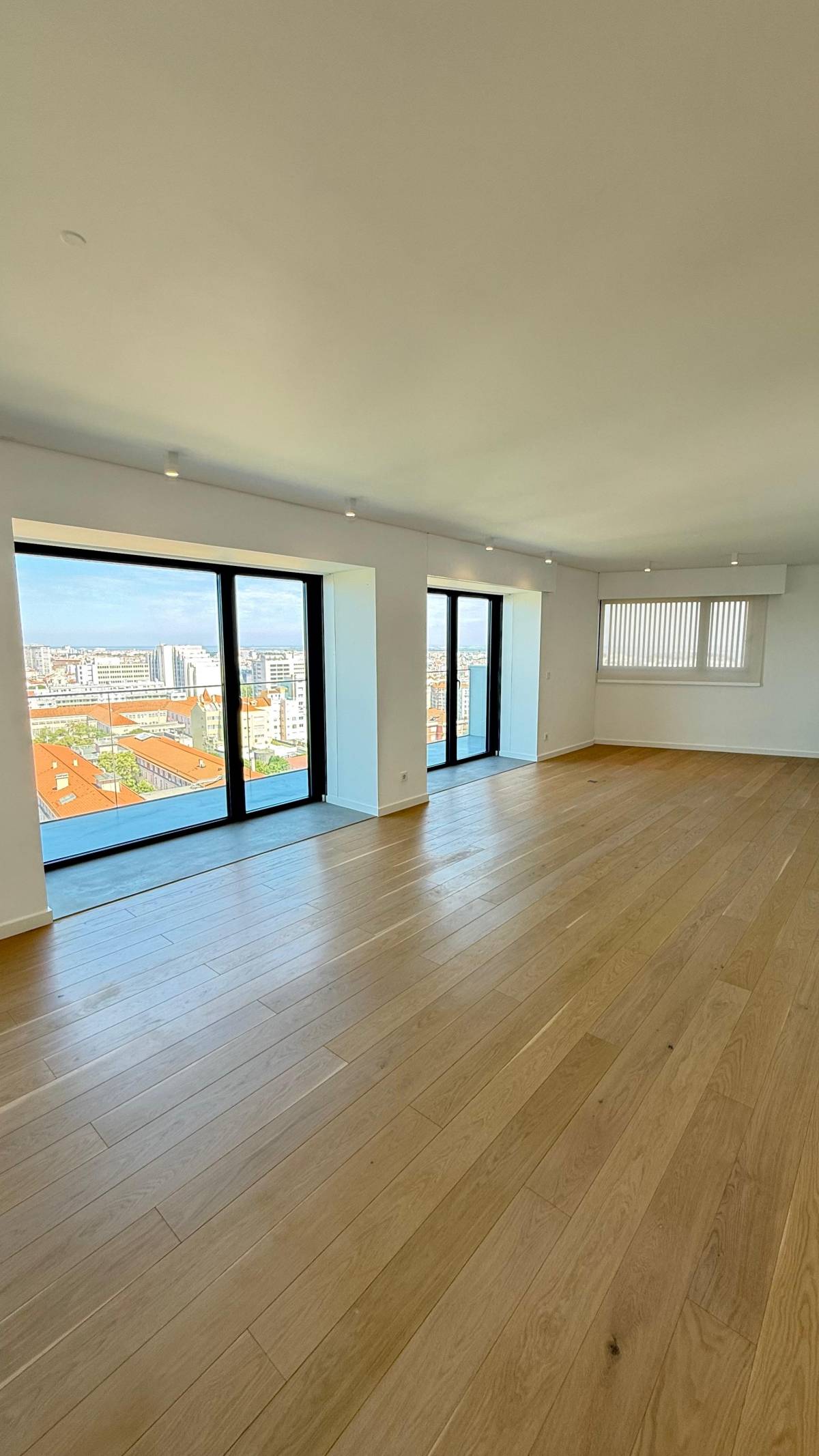 Ds Remodelação - Moita - Zimmerrenovierung
