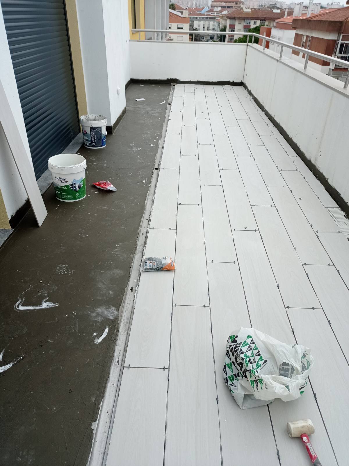 Wanderson MS - Torres Vedras - Gutter Installation or Replacement