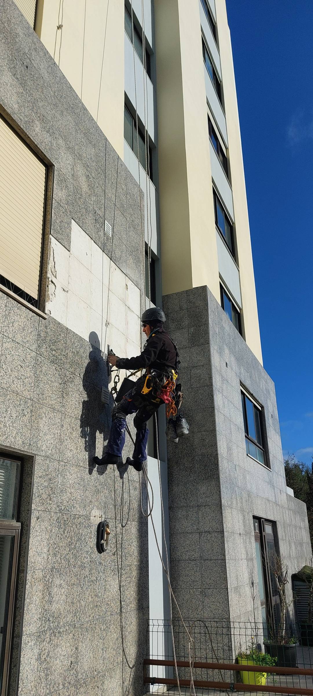 @mazon Cleaner - Amadora - Gutter Installation or Replacement