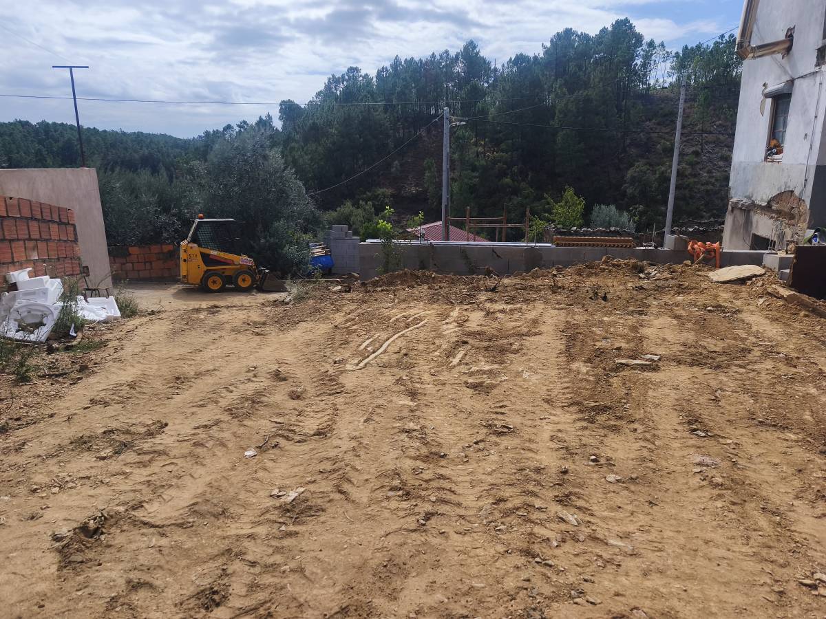 First Hand - Castelo Branco - Abwasserrohre reparieren oder warten