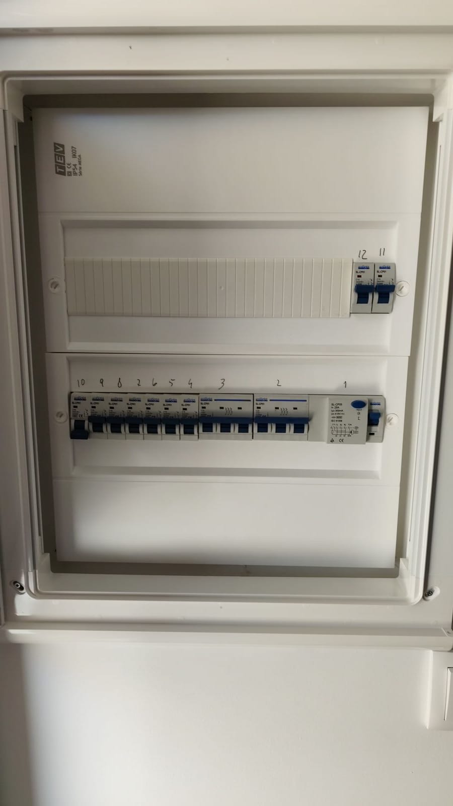 Alexta Soluções e Inovações Elétricas - Maia - Reparação de Interruptores e Tomadas