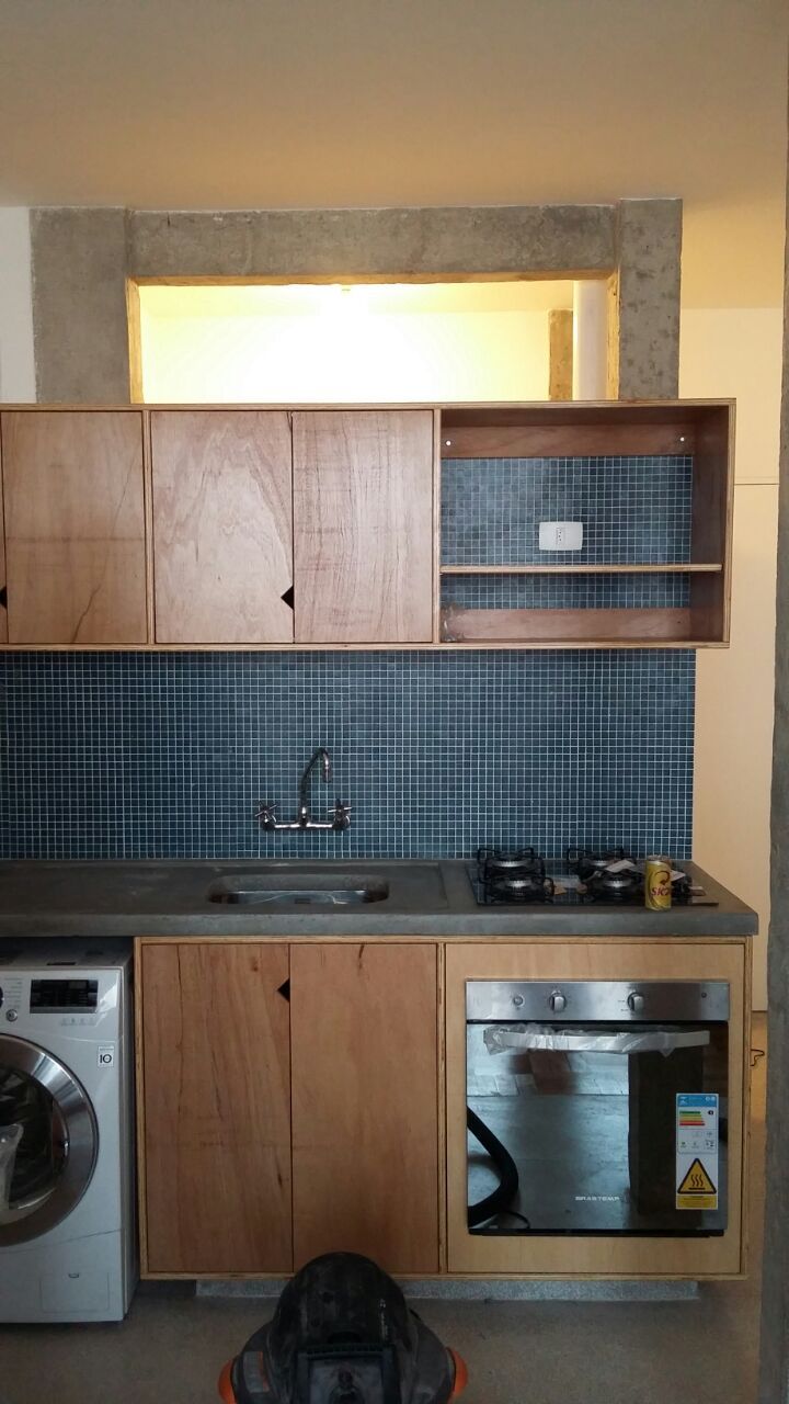 Himawari8 Arquitectura e Marcenaria - Lisboa - Schrank umbauen