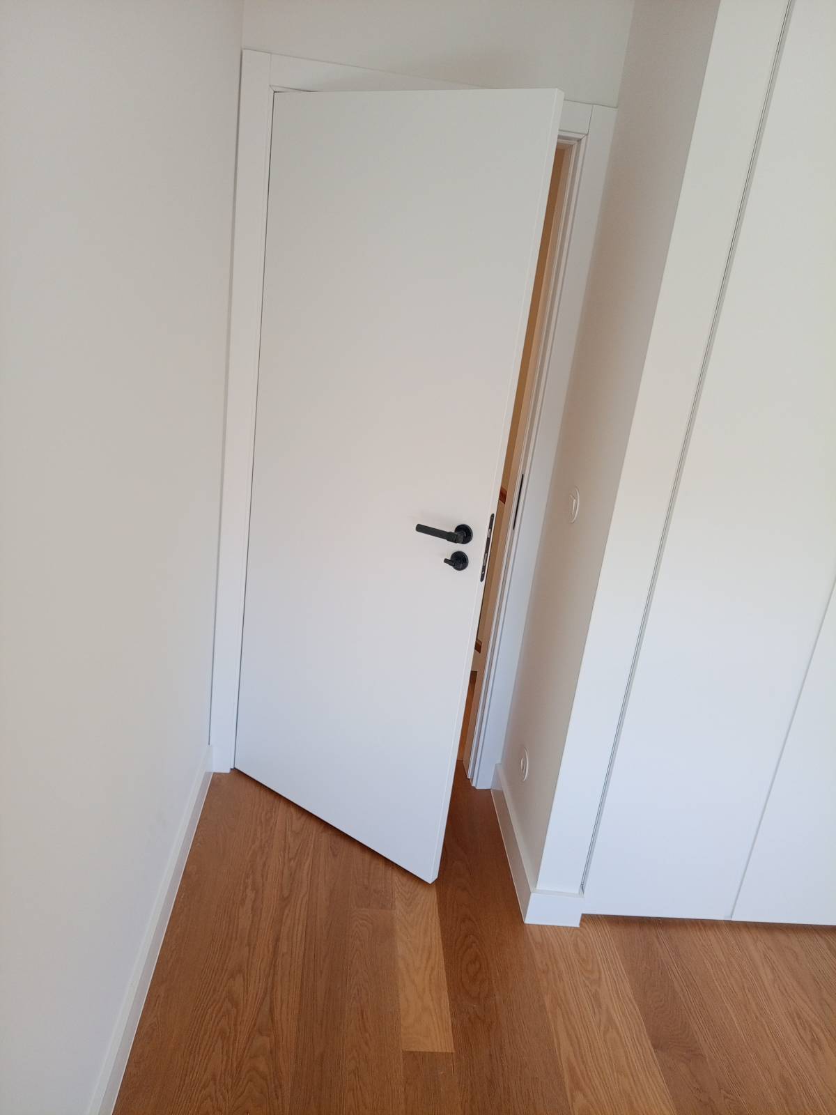 Jonce Tomás-Montagens - Barreiro - Schrank umbauen
