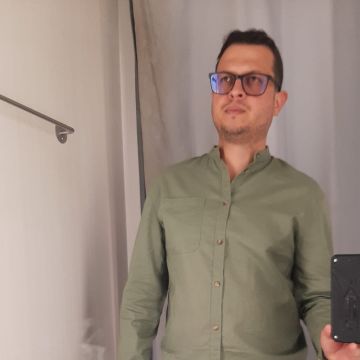 Alexandro Silva - Viseu - Kinderbett montieren