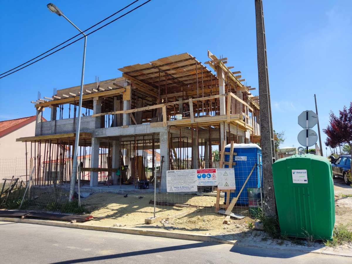 Permanentelider Construções Unip Lda - Portimão - Instalação de Pavimento em Pedra ou Ladrilho