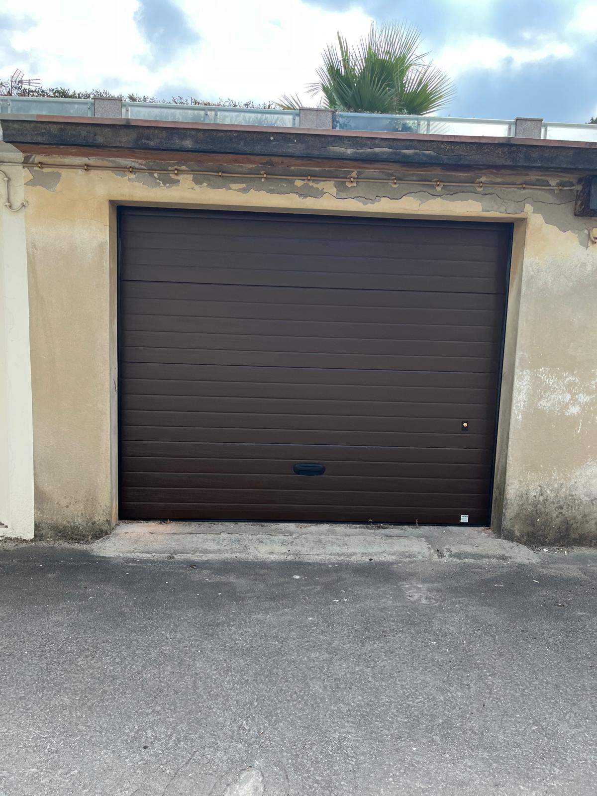 Especialista en instalación o reemplazo de puertas de garaje