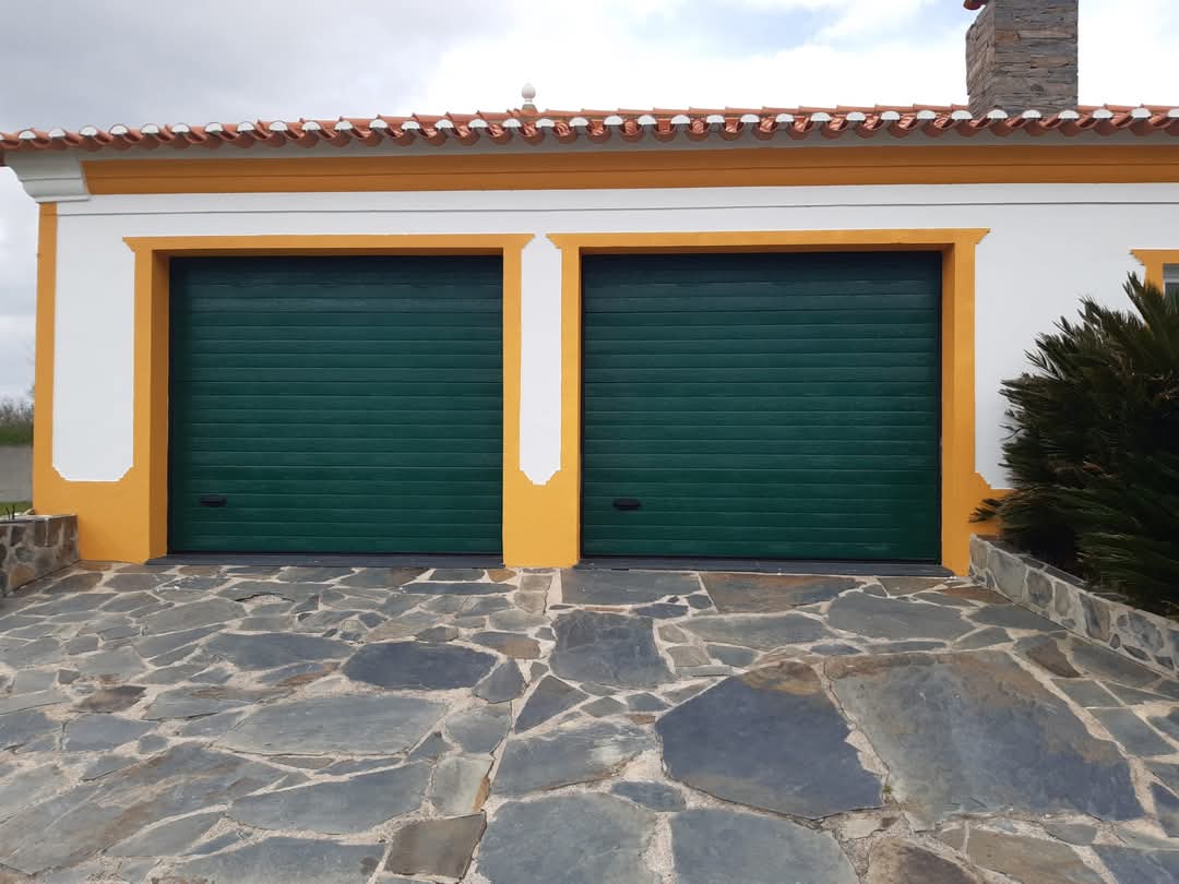 Nuno Martins - Seixal - Exterior Painting