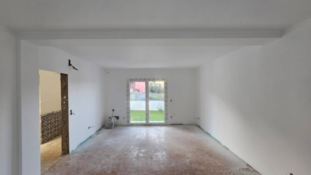Nítido e Positivo Unipessoal - Sintra - Trockenbau reparieren und Oberflächenstruktur geben