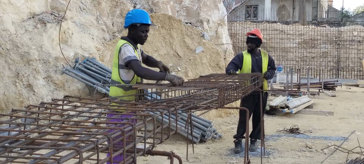 VERONI CONSTRUÇÃO & LSF - Lisboa - Trockenbau reparieren und Oberflächenstruktur geben