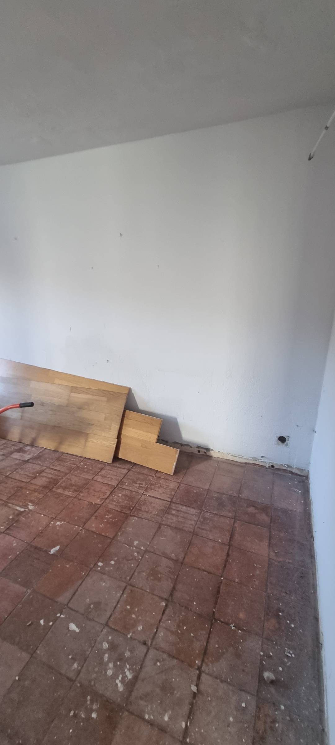 JBRenovacoes - Braga - Instalación, reparación o eliminación de revestimientos