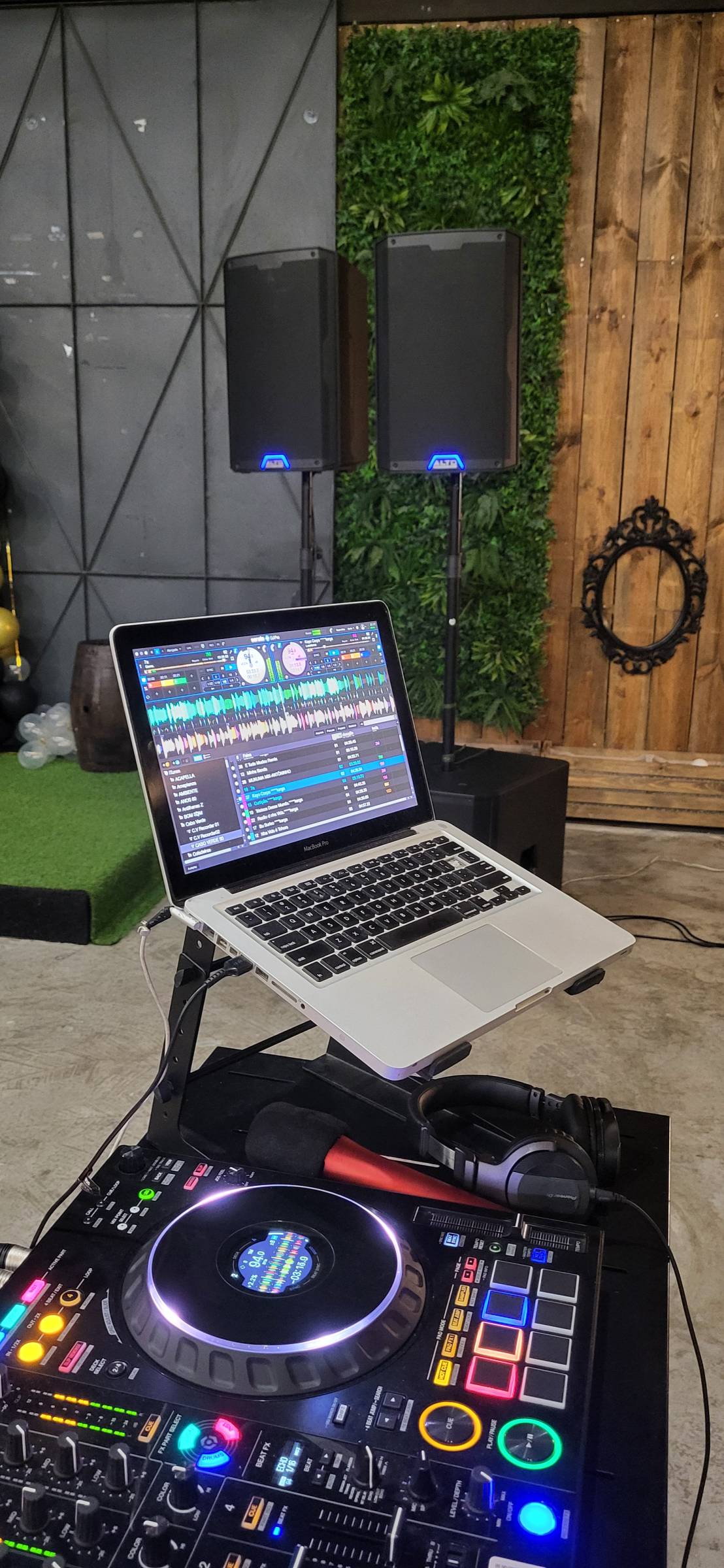 Vibebox🎶🎵🔊 - Moita - DJ para Casamentos