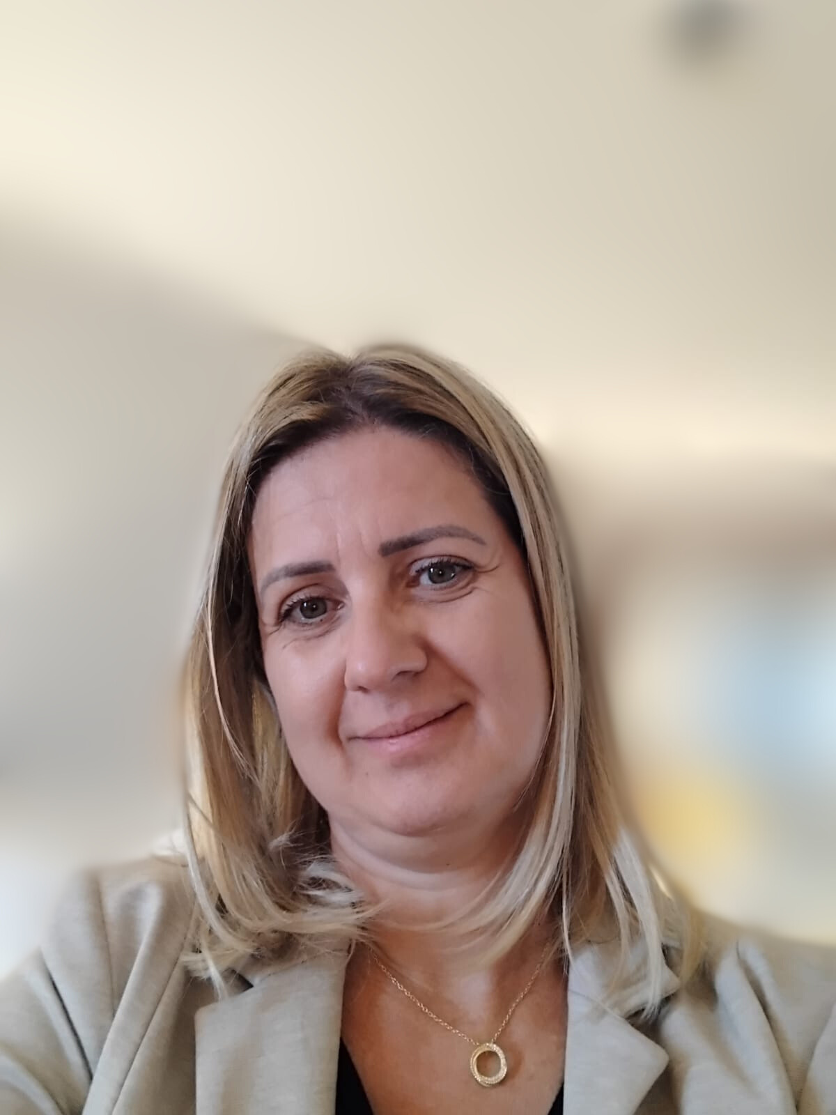 Maria Tereza Batista - Porto - Limpieza comercial