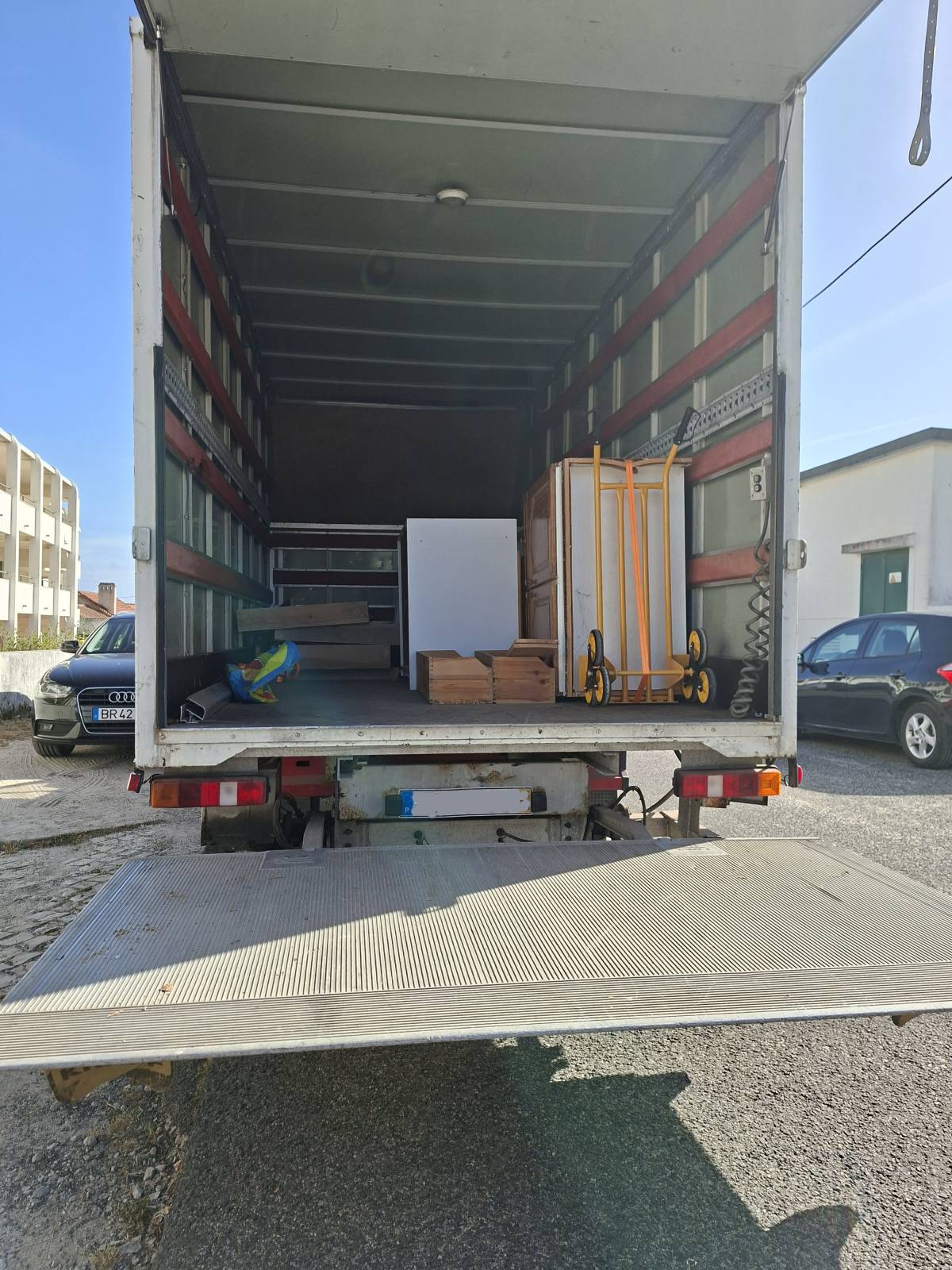 Mudanças & Transportes - Caldas da Rainha - Heben und Bewegen schwerer Möbel