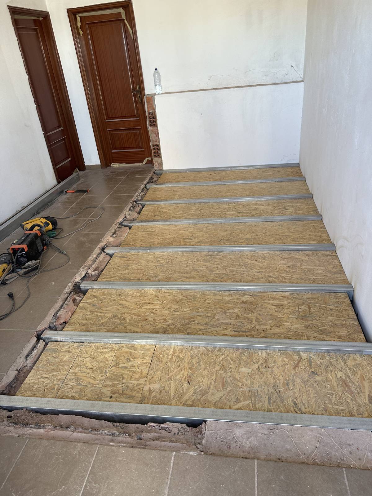 Souza & Carmargo Construções - Silves - Instalação de Cobertura de Pátio