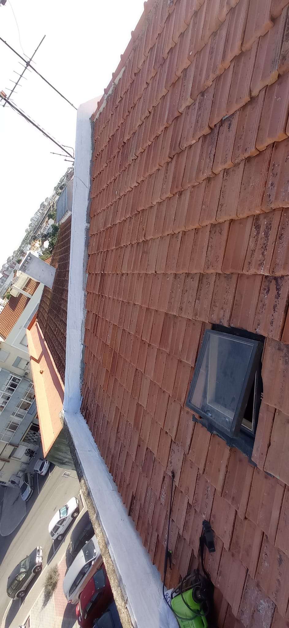 Roof Installation Professional
