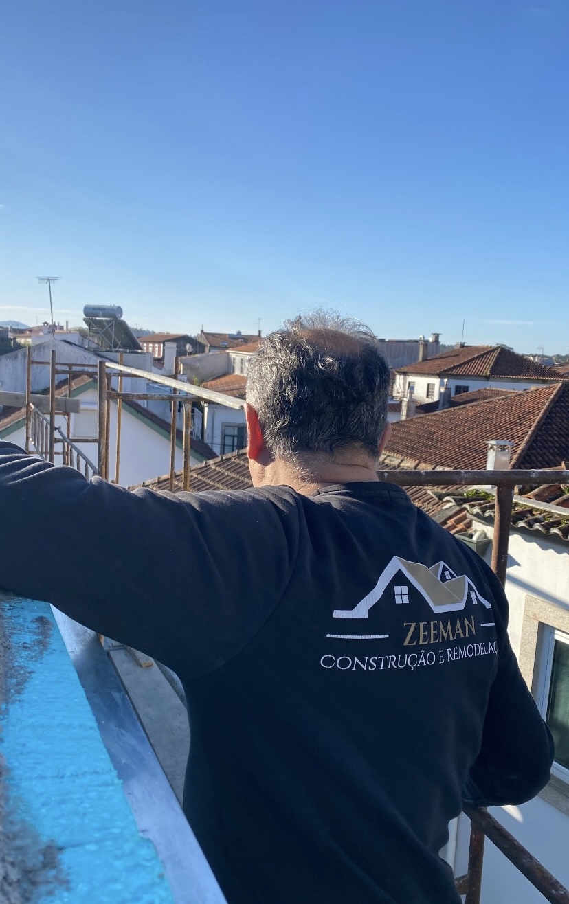 Zeeman construção Lda - Barcelos - Dachreinigung