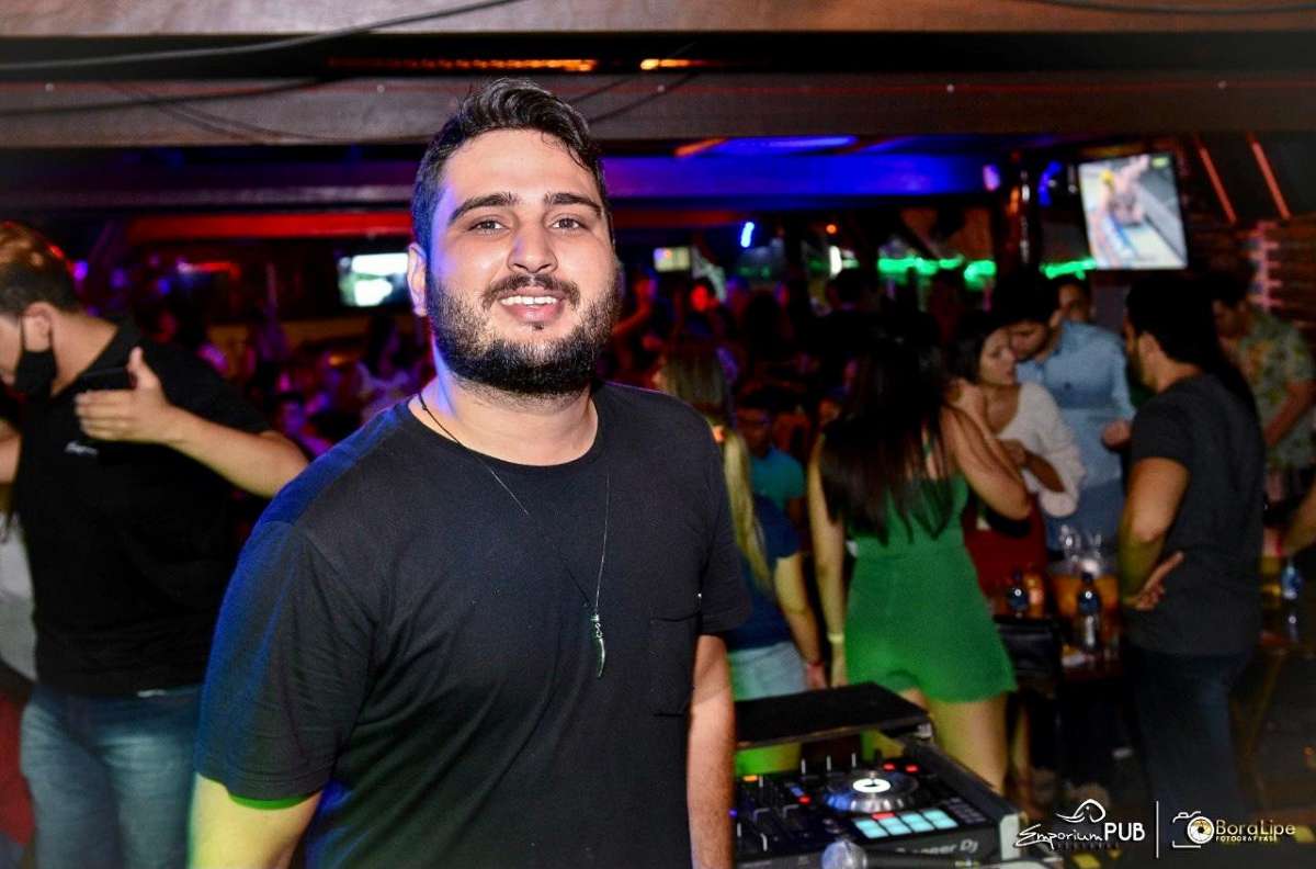 Douglas Monteiro - Porto - DJ para Festas e Eventos