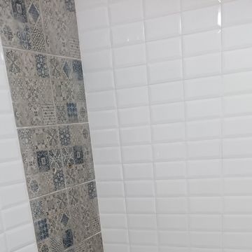 REMODELIVE - Faro - Bodenfliesen verlegen