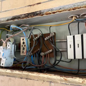 JRF Instalações Eléctricas - Vila Franca de Xira - Instalación de interruptores y enchufes