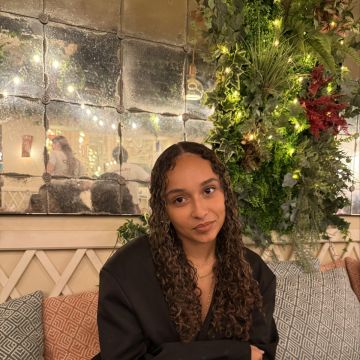 Cassandra Nicholls - Chaves - Hundeausführung