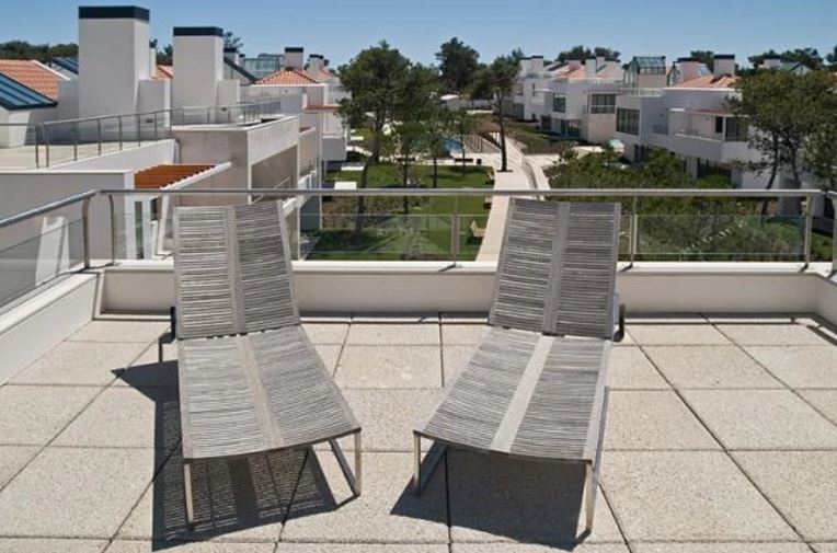 NISHO - Oeiras - Picture Hanging and Art Installation