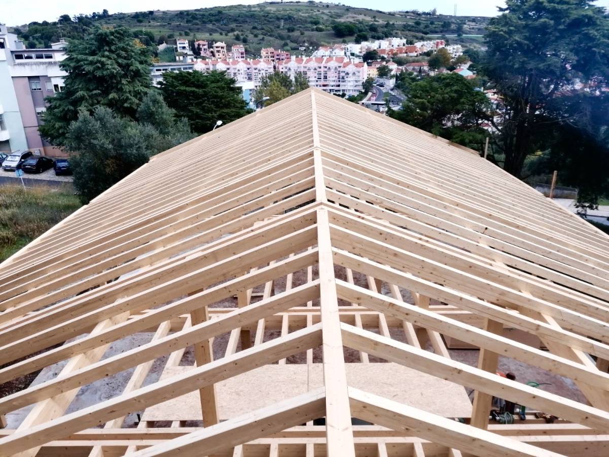 Diretriz Esmerada Unip Lda - Palmela - Roof Cleaning
