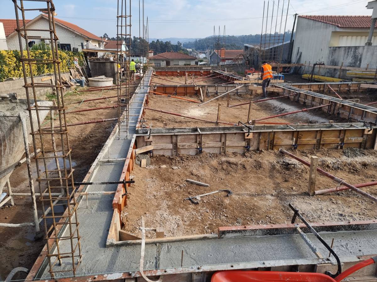 BetonLux lda - Coimbra - Stein- oder Fliesenboden verlegen