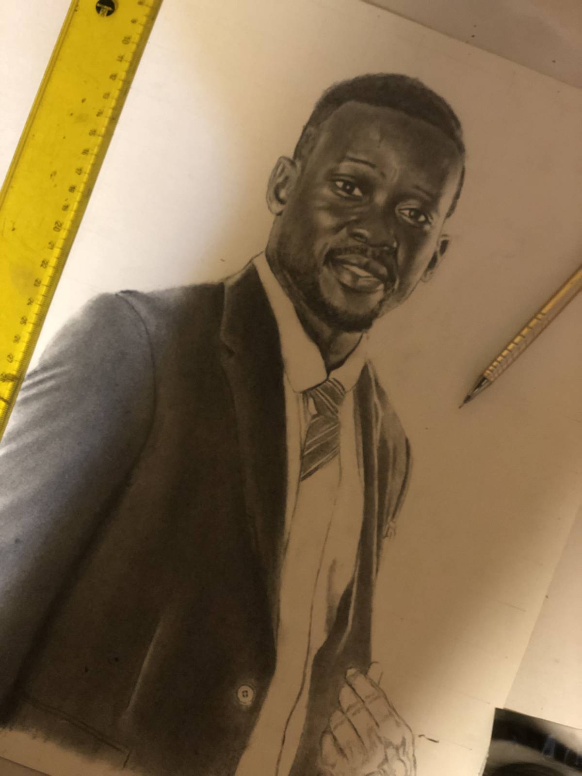 Artista Plástico Especialista em Retratos Realistas a Grafite. - Lousada - Retratos Artísticos