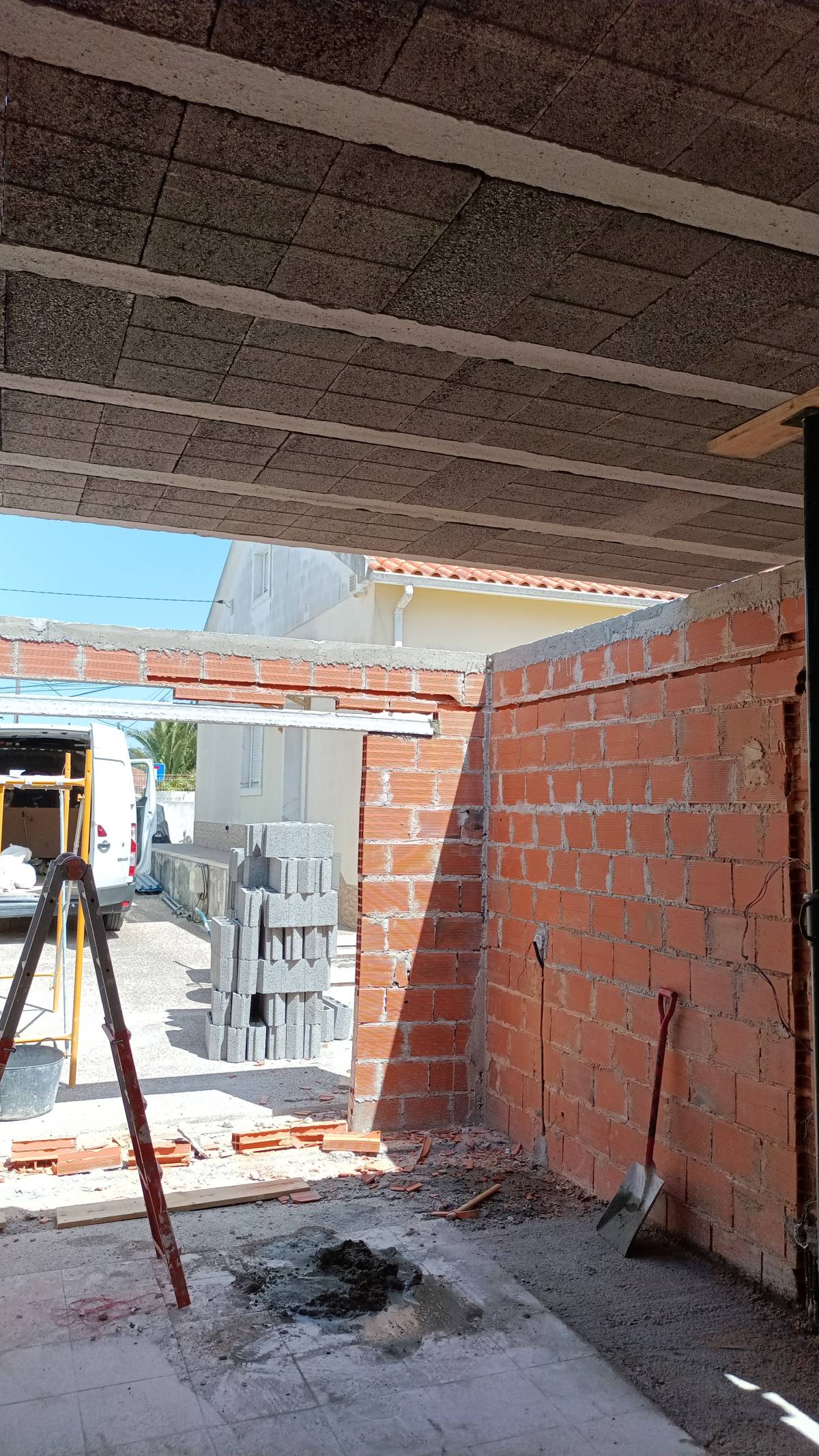 BENMAI RESTAURO E CONSTRUÇÃO LDA - Sintra - Trockenbau reparieren und Oberflächenstruktur geben