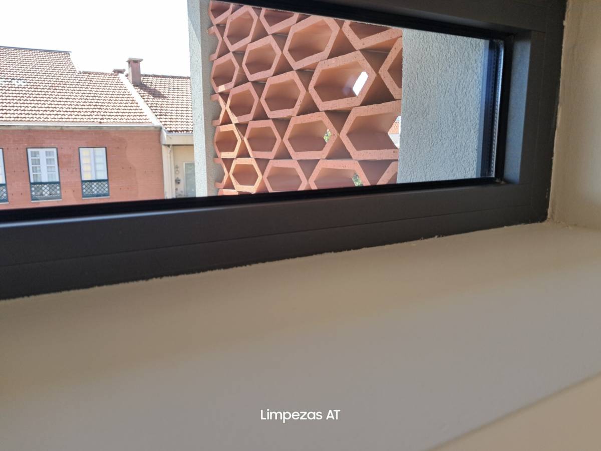 Limpezas AT - Santa Maria da Feira - Commercial Cleaning