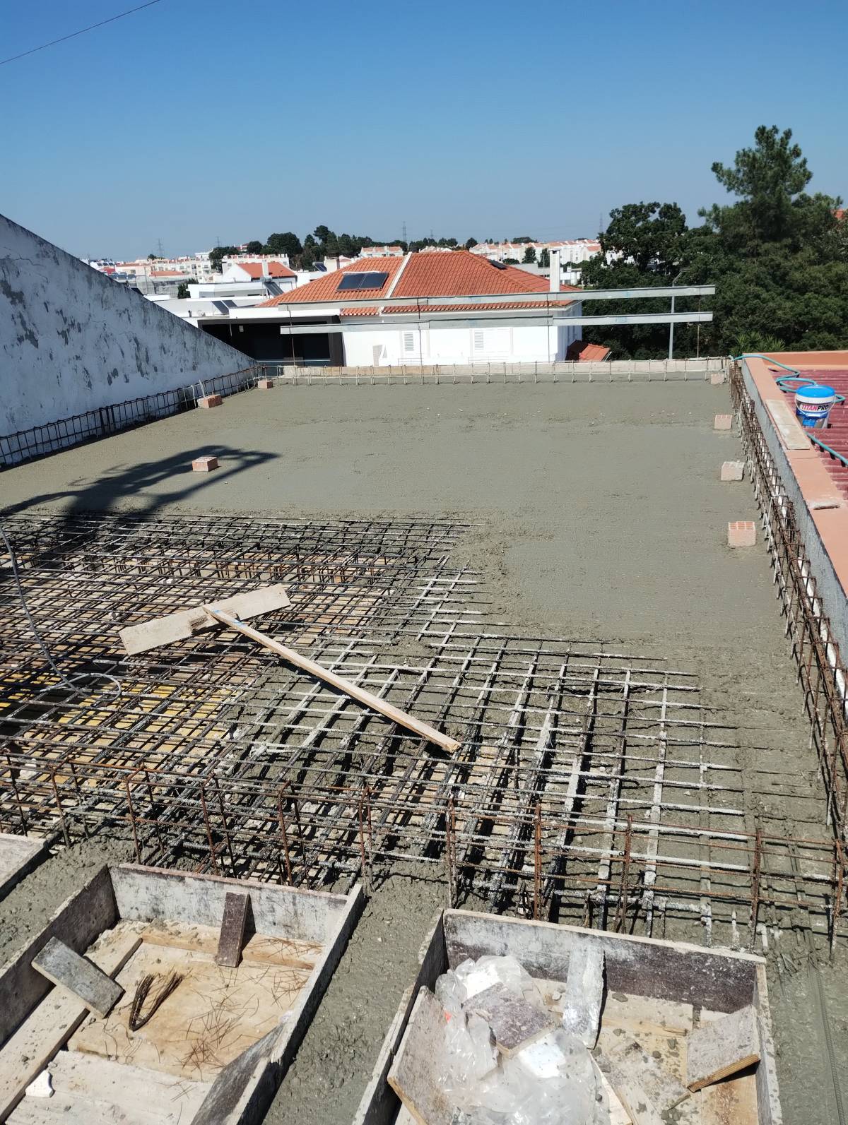FAZ TUDO CONSTRUÇÕES - Palmela - Roof Installation or Replacement