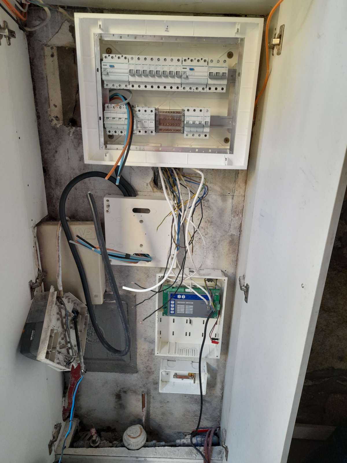 Daniel Rios - Porto - Switch and Outlet Repair
