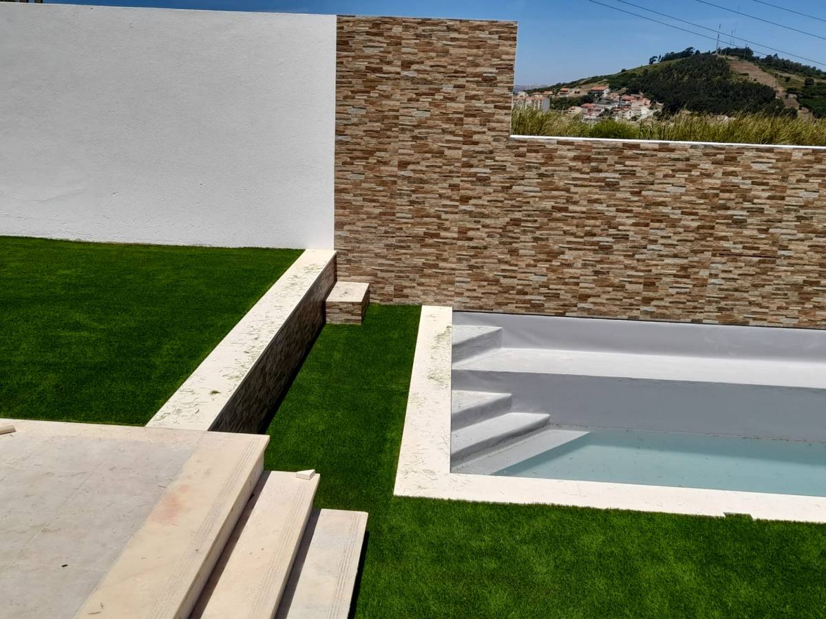 GENIAL WORK UNI LDA - Loures - Bed Frame Assembly