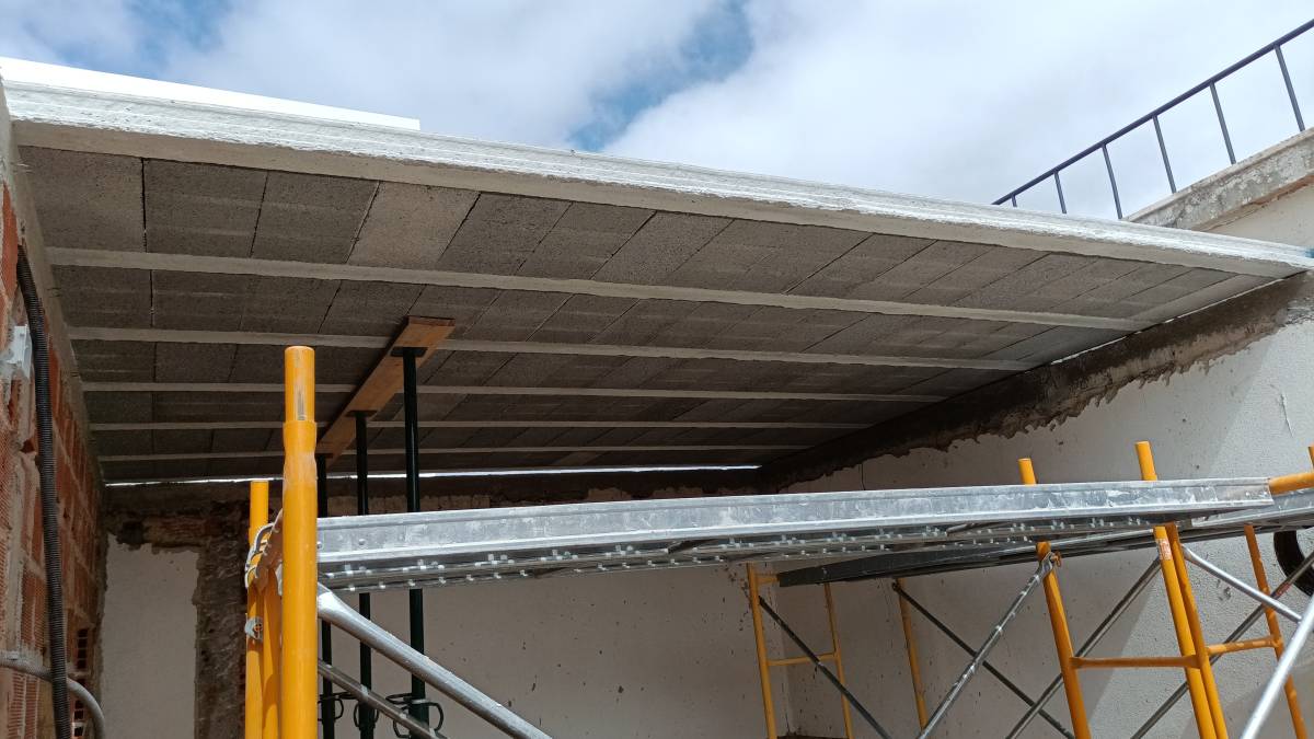 BENMAI RESTAURO E CONSTRUÇÃO LDA - Sintra - Dachausbau