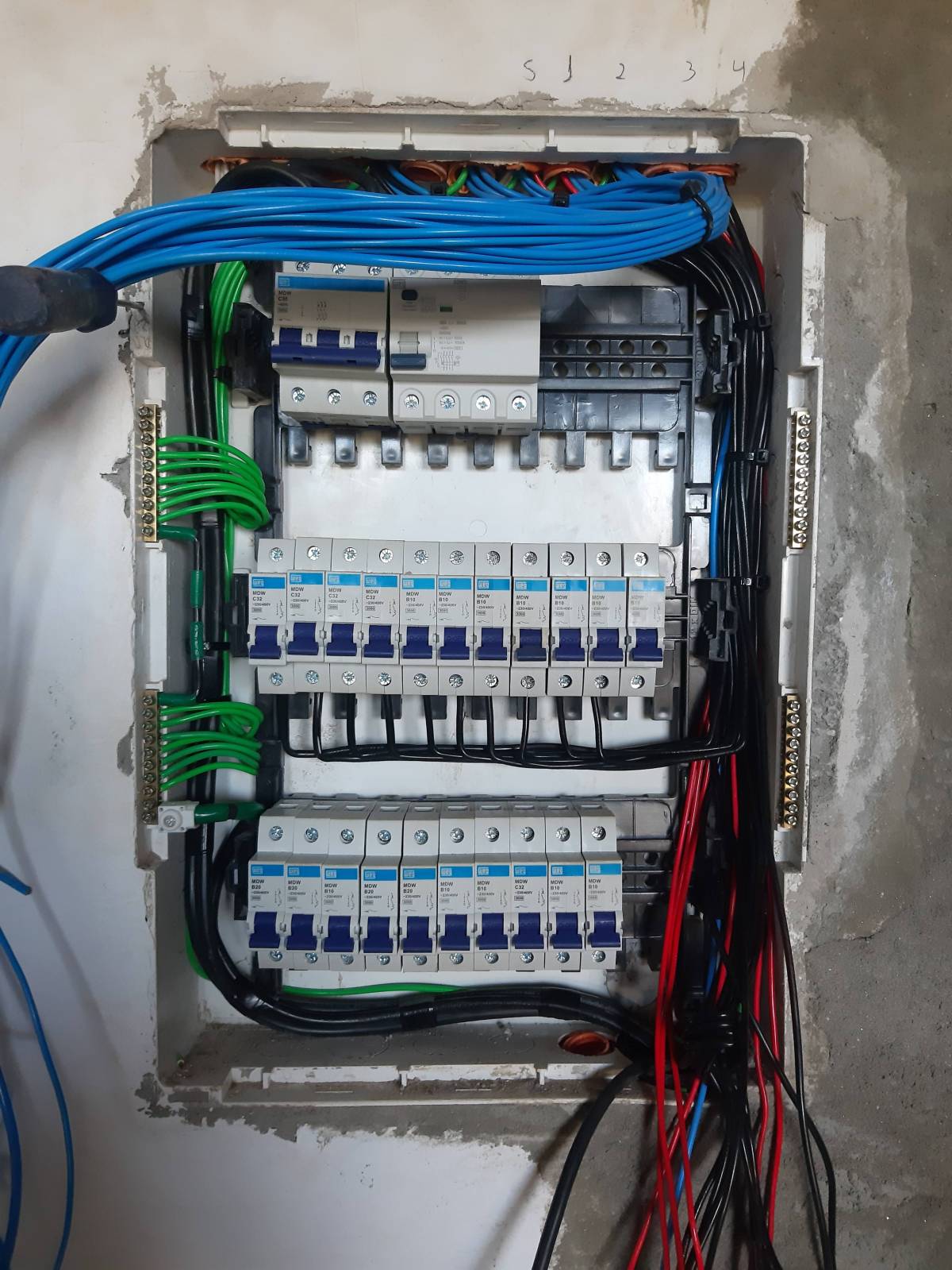 Ademar eletricista e obras gerais - Barreiro - Remodelação de Quarto