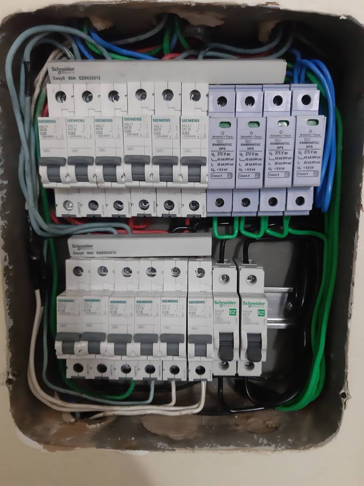 Ademar eletricista e obras gerais - Barreiro - Reparação de Interruptores e Tomadas