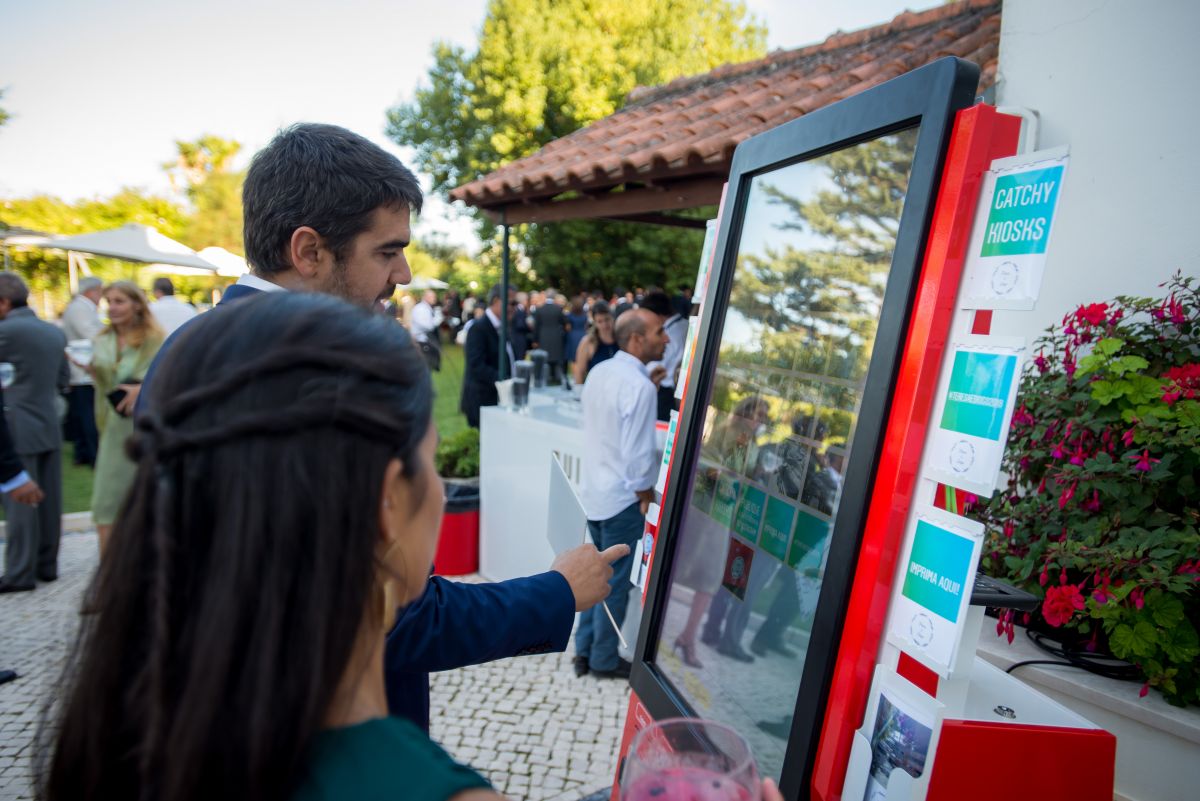 Catchy Kiosks Photobooth - Sintra - Aluguer de Cabine de Video