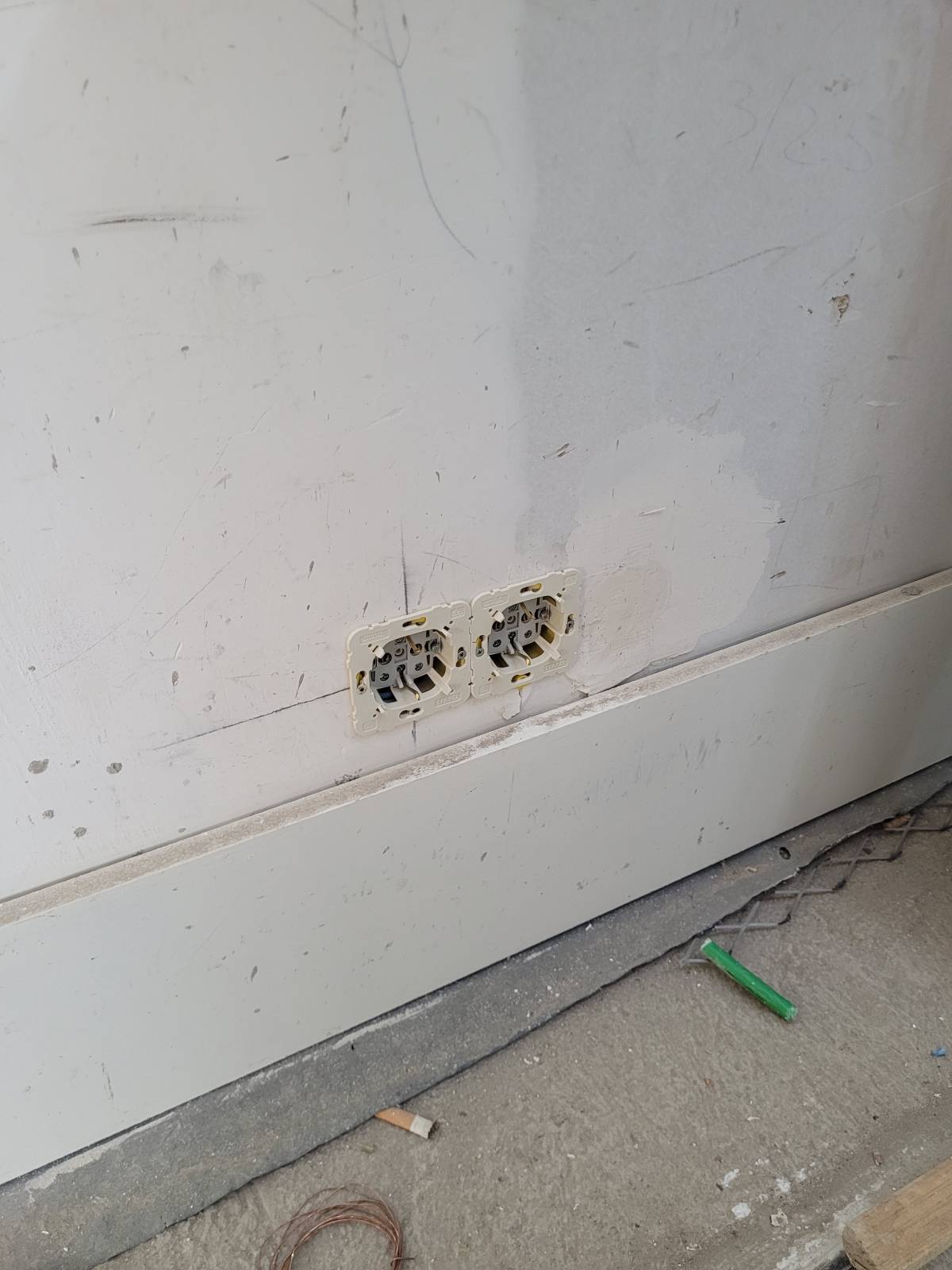 Caio Carvalho - Odivelas - Switch and Outlet Installation
