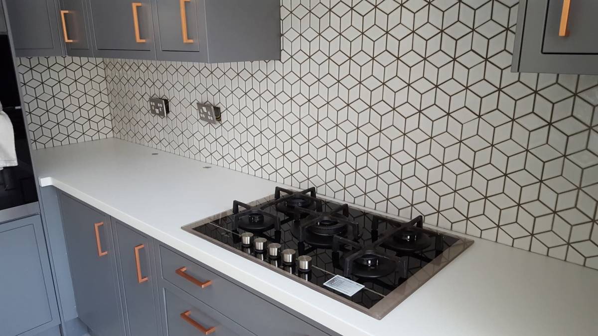 Heligton Pereira - Portimão - Reparação de Azulejos