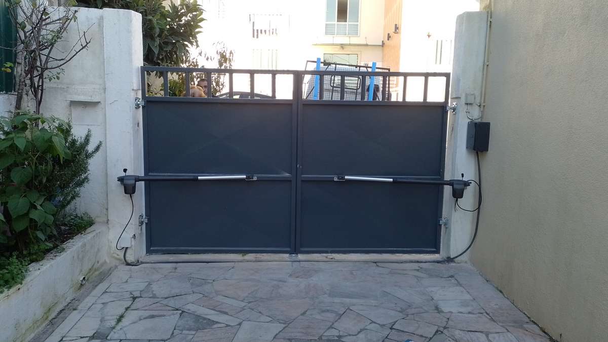 B.P serralheria - Odivelas - Pet Door Installation