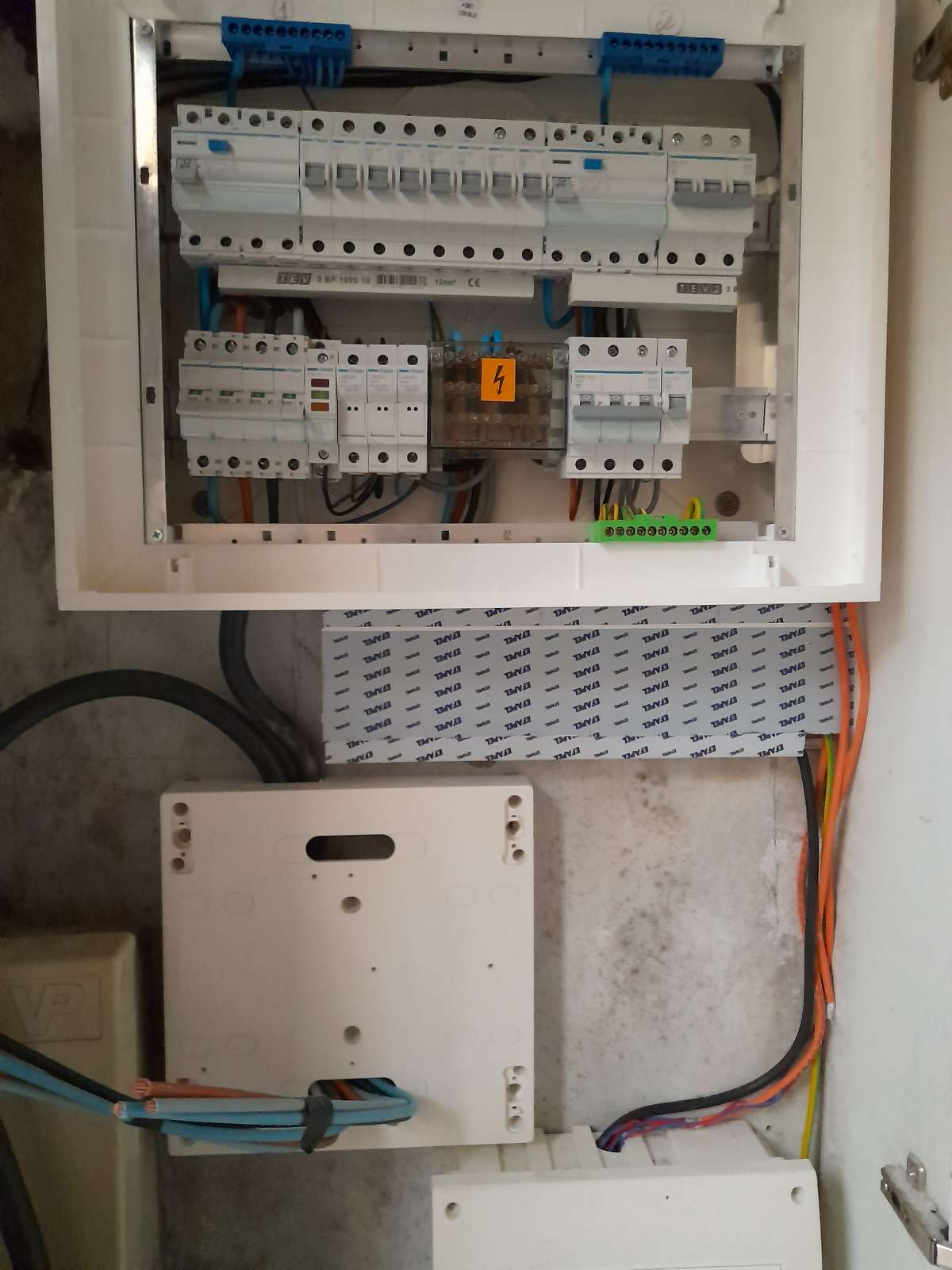 Daniel Rios - Porto - Circuit Breaker Panel or Fuse Box Repair